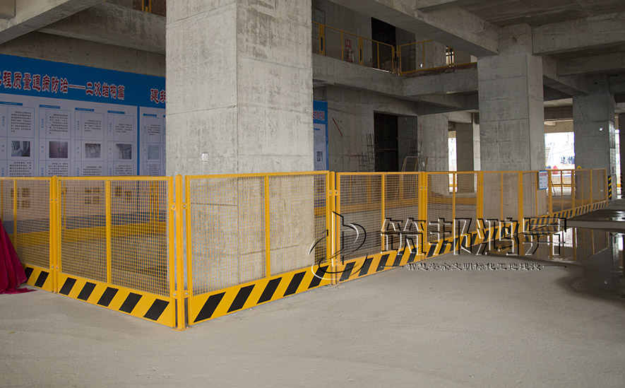 樓層臨邊護(hù)欄，五臨邊